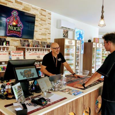 Votre boutique spécialisée en cigarettes électroniques et e-liquides est ouverte du LUNDI au SAMEDI
